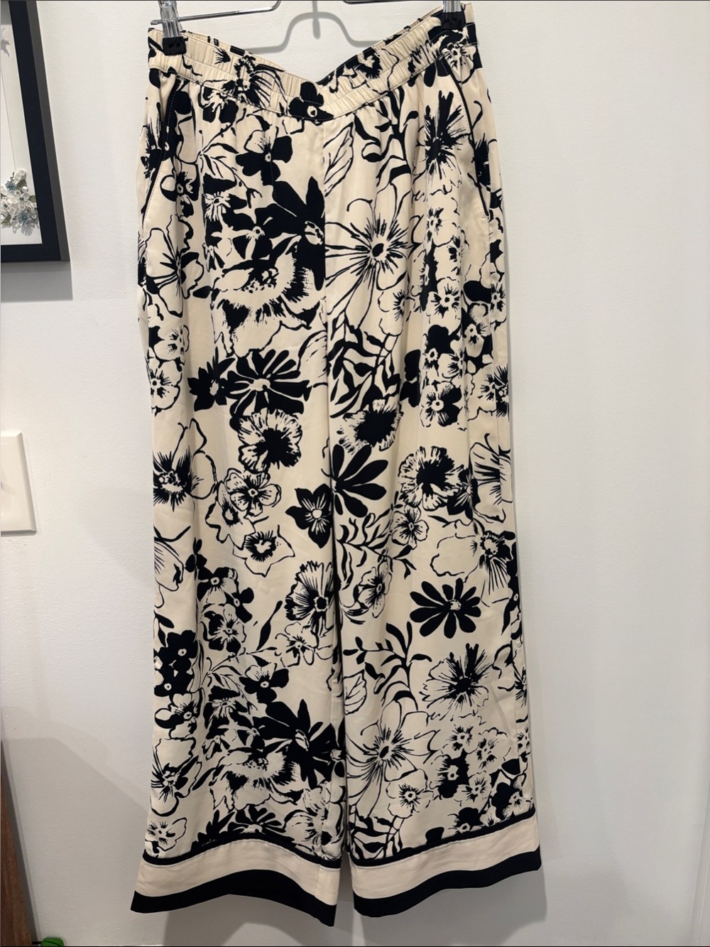 Abercrombie & Fitch- Cream & Black Floral Wide-Leg Pants